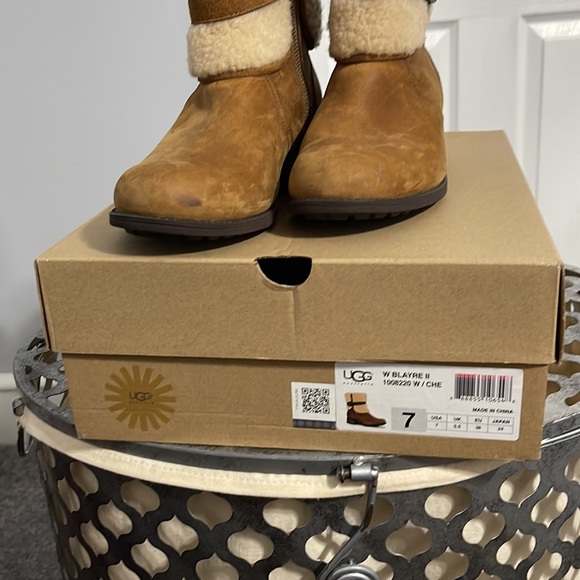 Women’s UGGS - Picture 11 of 11